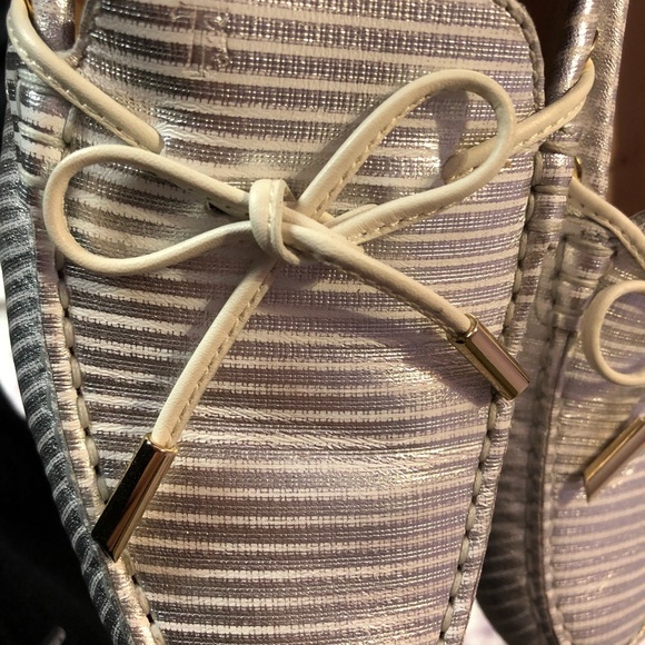 Silver thin striped TODS. Loafers - Picture 2 of 6
